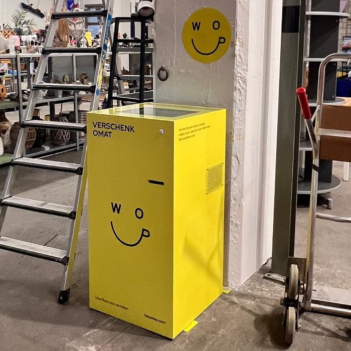 Verschenkomat photo kiosk in operation